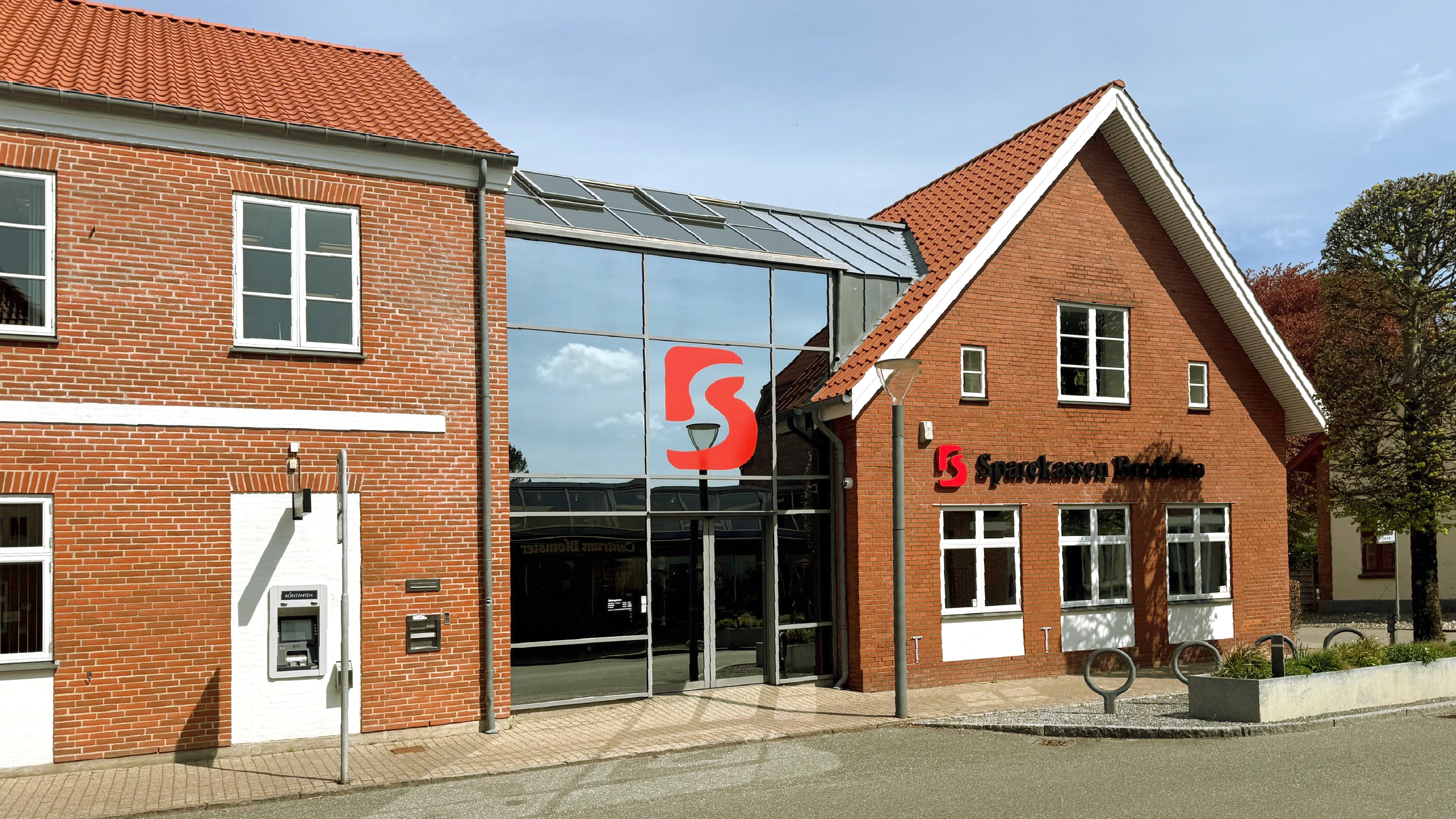 Sparekassen Bredebro er altid klar til at hjælpe dig